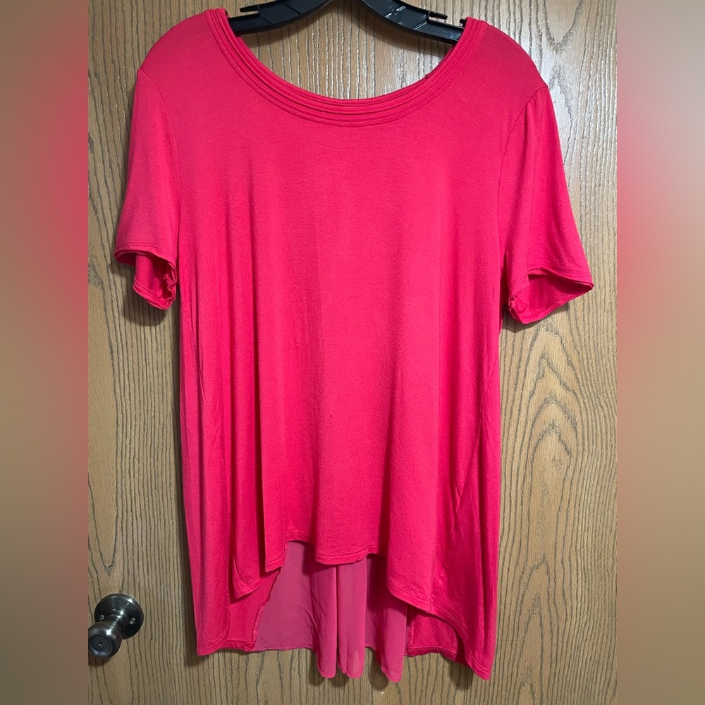 EUC Elie Tahari Tee in Vibrant Red with Short Sleeves and Sheer Back Panel